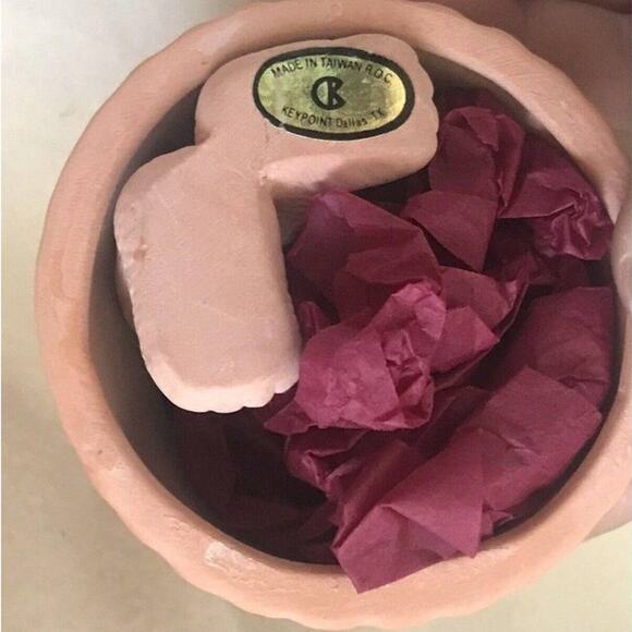 Vintage Ceramic Teddy Bear Figurine with Dress & Flowers Collectible - Picture 4 of 4